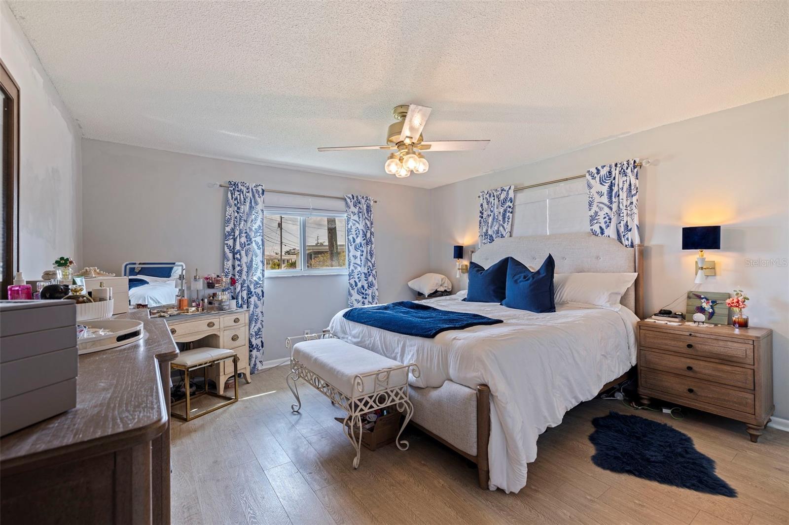 Listing photo id 16 for 9511 45th Street N 9511
