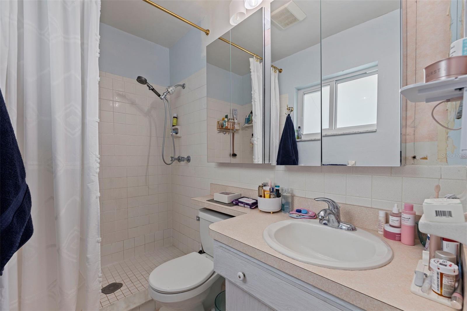 Listing photo id 17 for 9511 45th Street N 9511