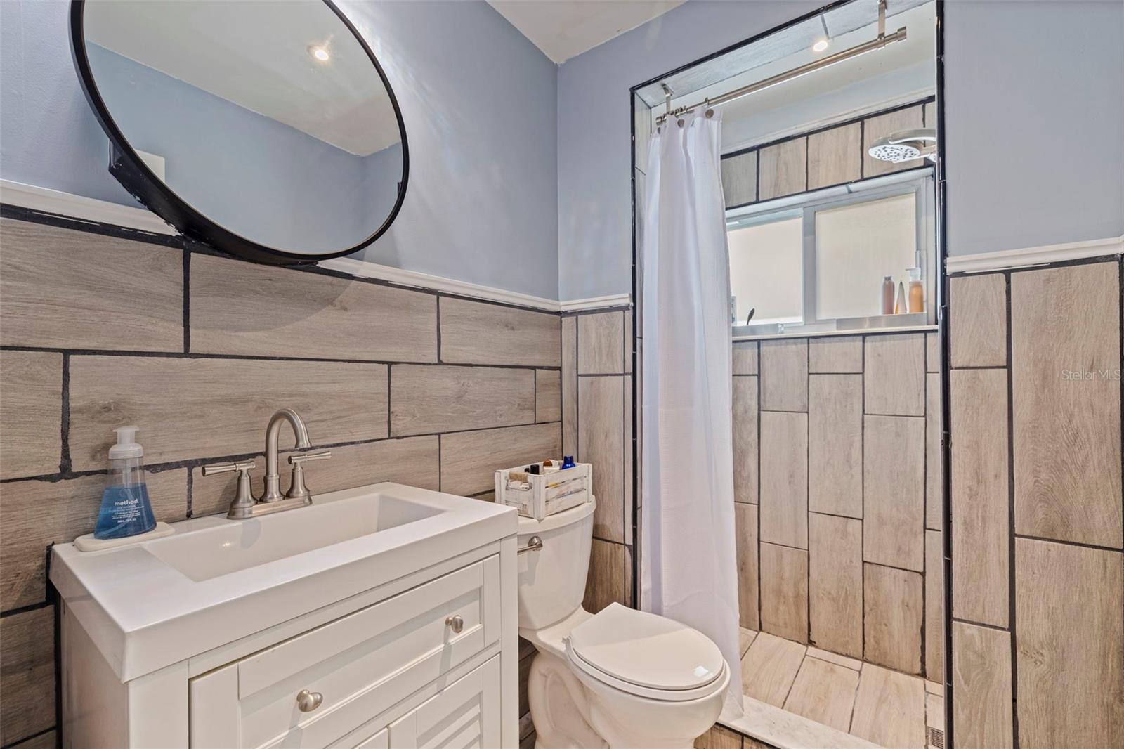 Listing photo id 21 for 9511 45th Street N 9511
