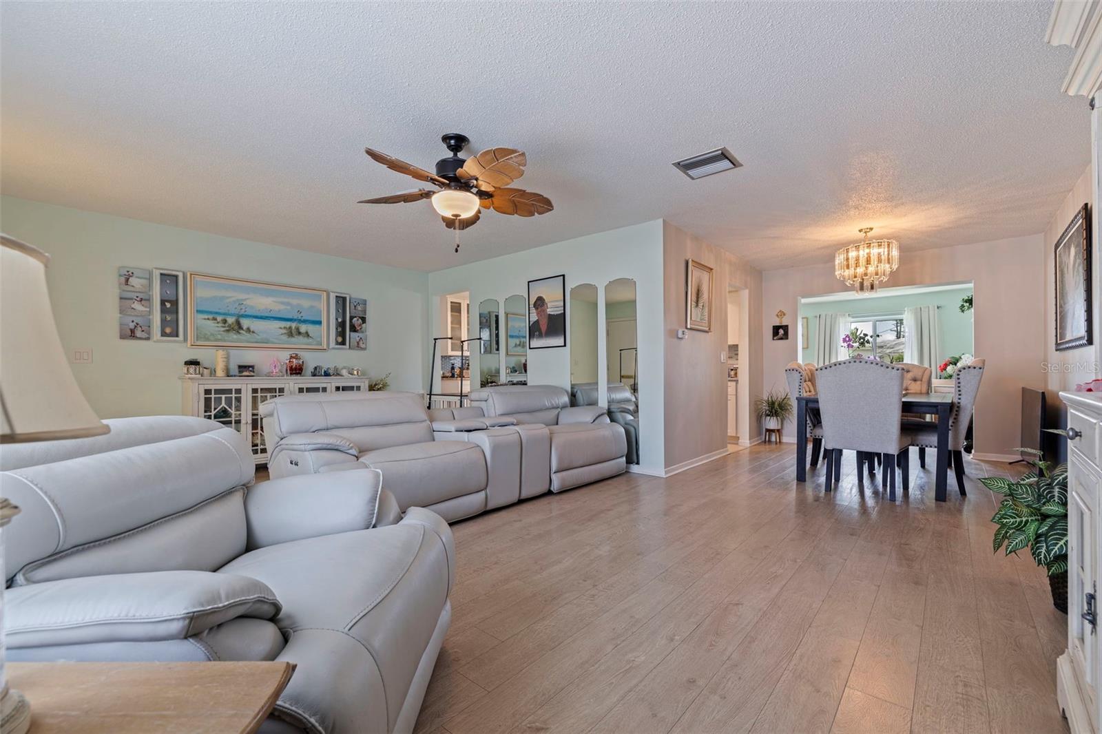 Listing photo id 4 for 9511 45th Street N 9511