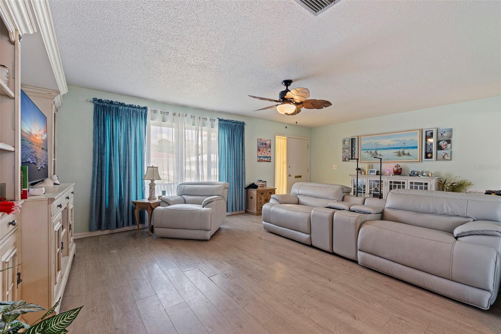 Listing photo id 5 for 9511 45th Street N 9511