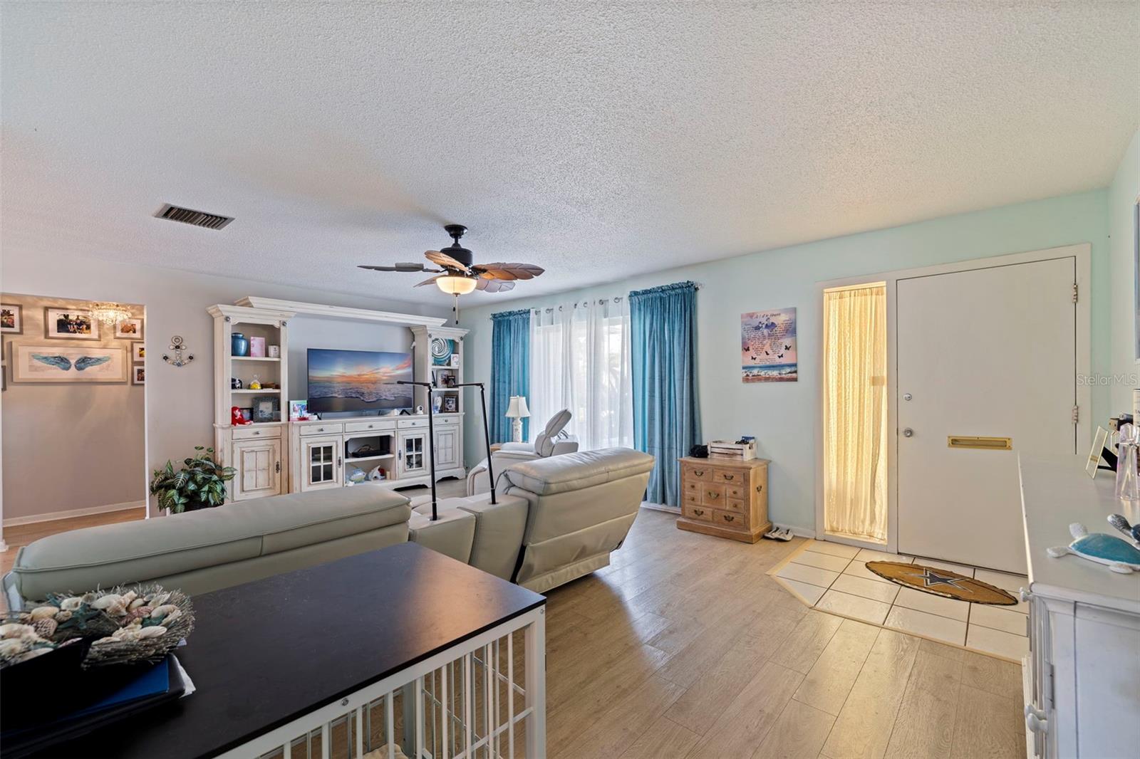 Listing photo id 6 for 9511 45th Street N 9511