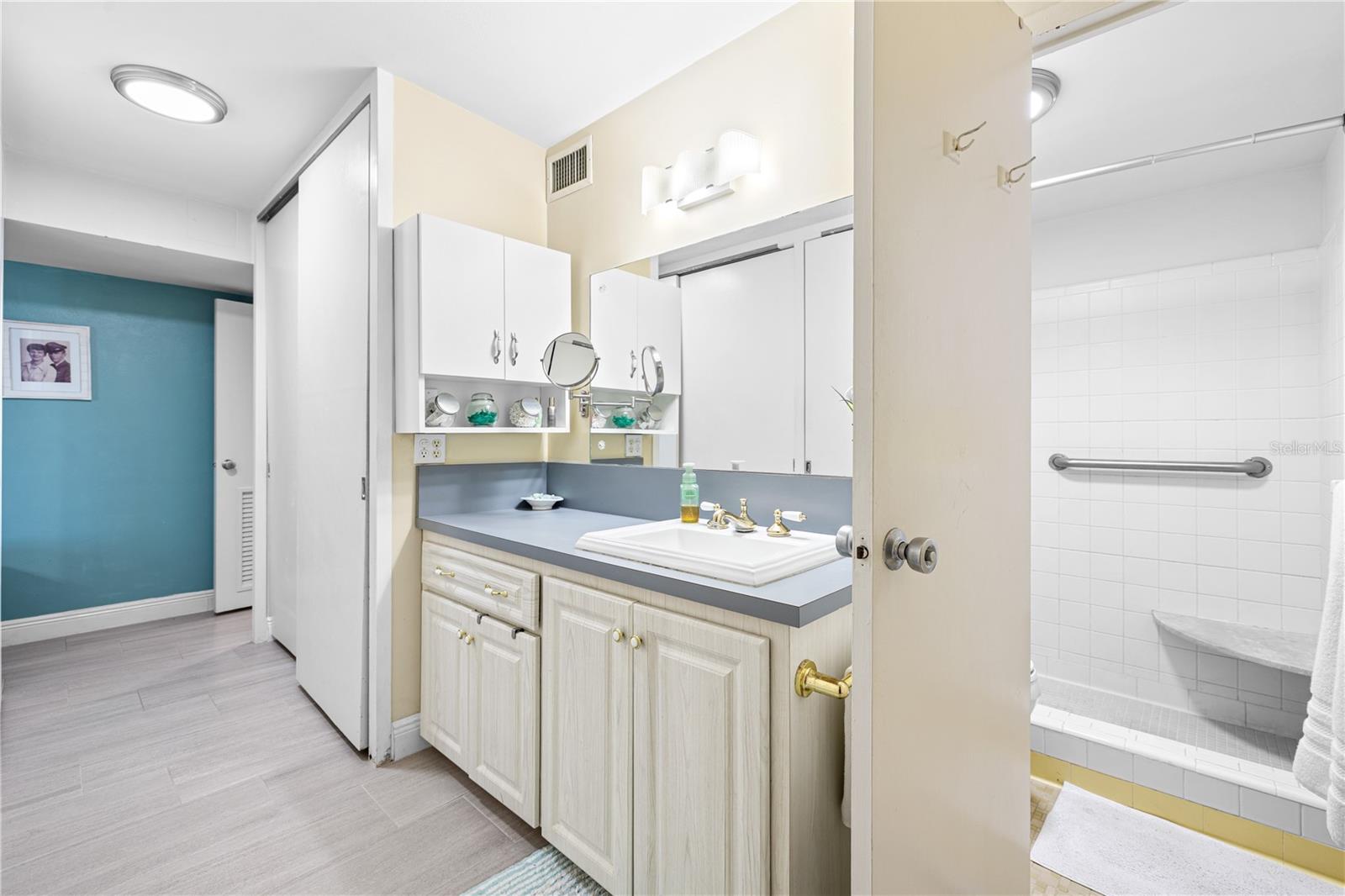 Image 24 of 60 For 7200 Sunshine Skyway Lane S 4b