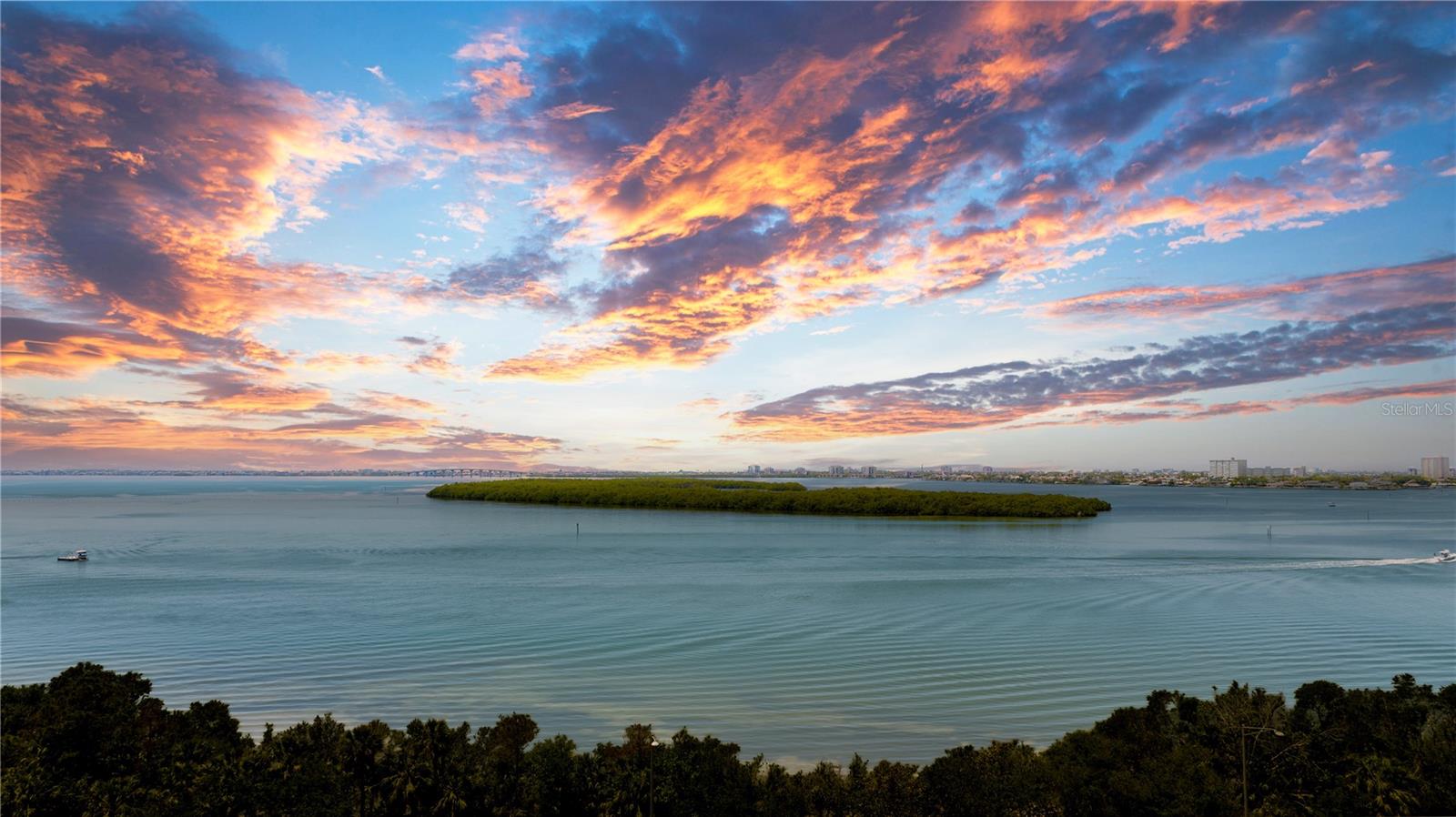 Image 4 of 60 For 7200 Sunshine Skyway Lane S 4b