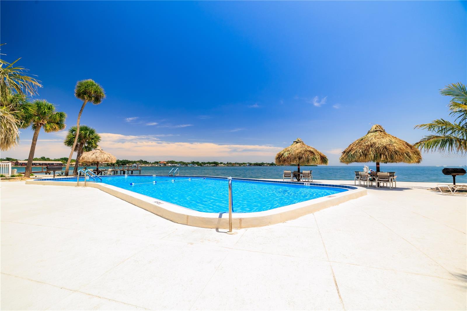 Image 46 of 60 For 7200 Sunshine Skyway Lane S 4b