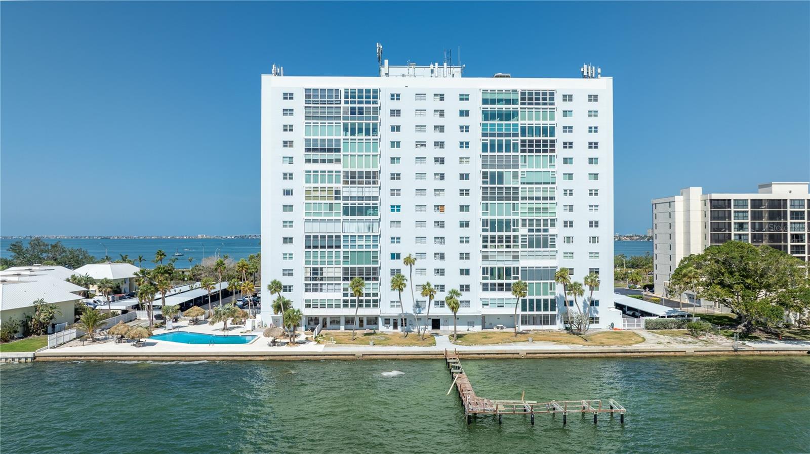 Image 54 of 60 For 7200 Sunshine Skyway Lane S 4b