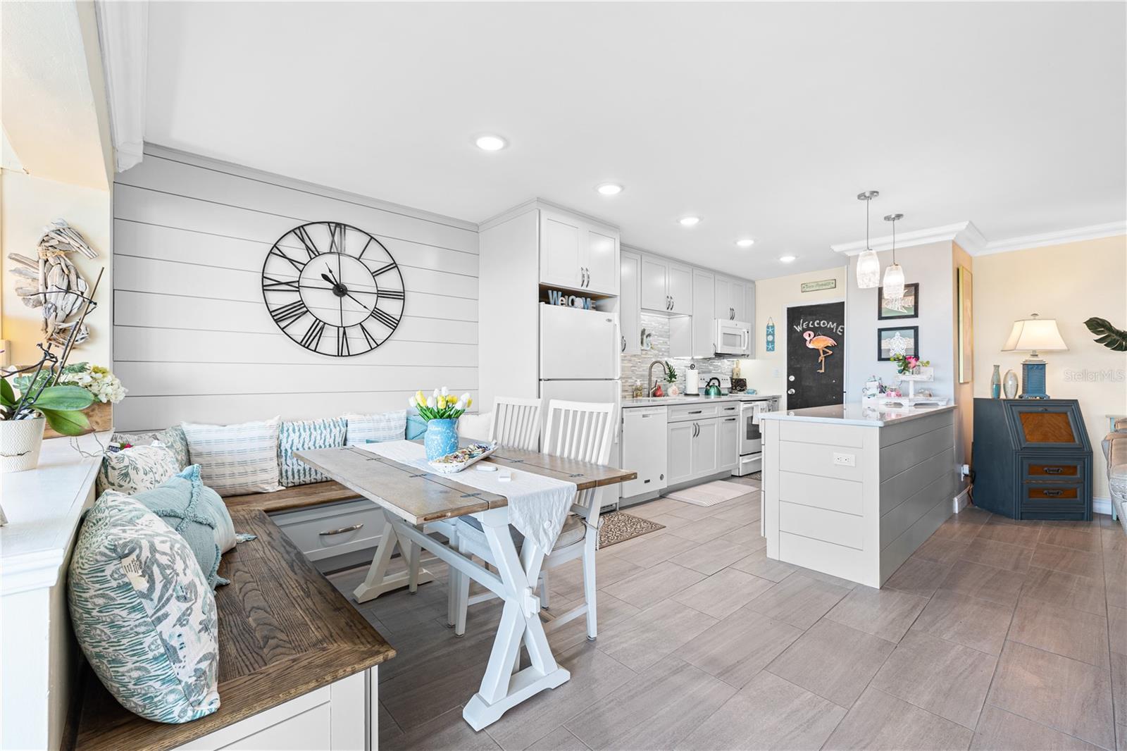 Image 7 of 60 For 7200 Sunshine Skyway Lane S 4b