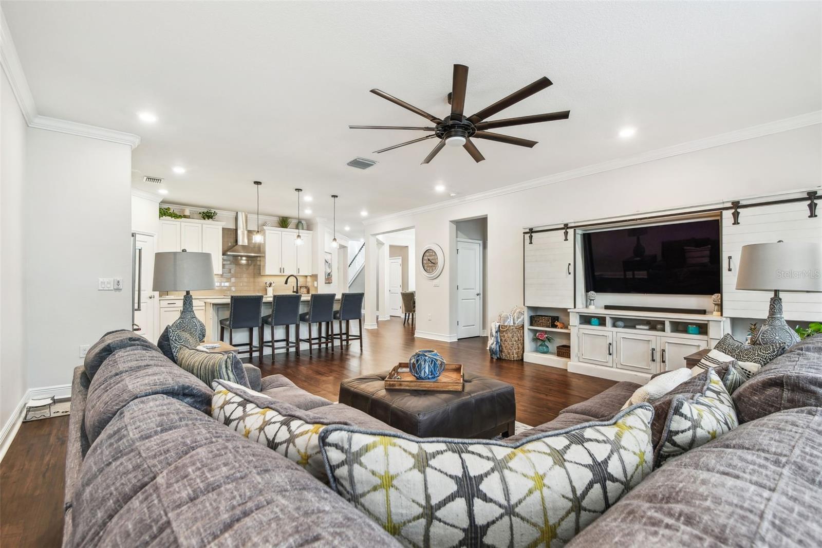 Image 21 of 65 For 612 Ozona Village Dr