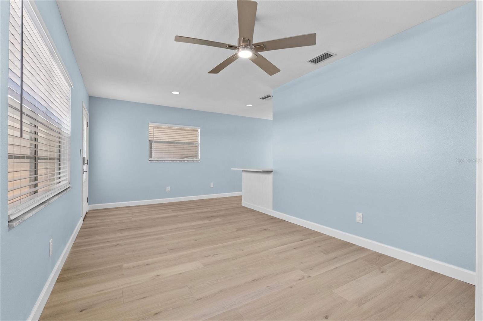 Image 11 of 39 For 12400 Park Boulevard 210