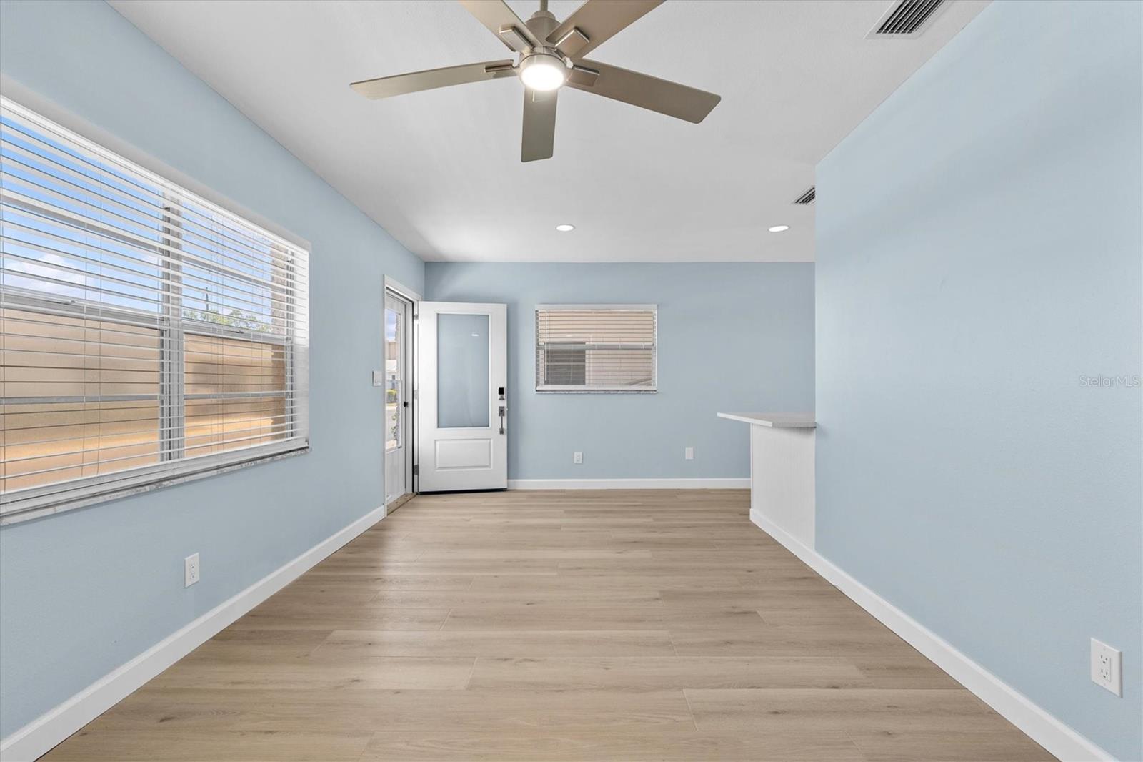 Image 7 of 39 For 12400 Park Boulevard 210