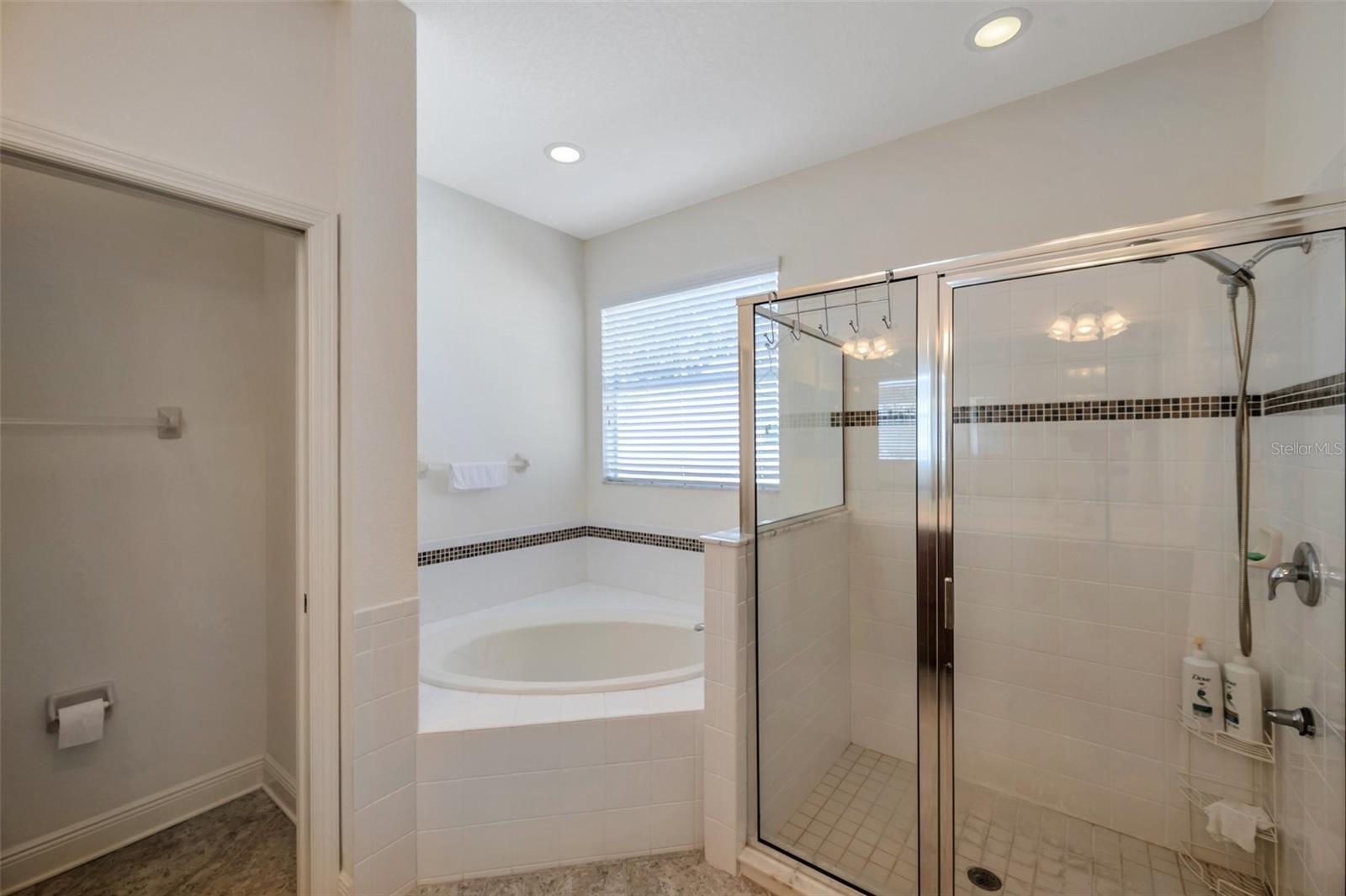 Image 32 of 73 For 2218 Valterra Vista Way
