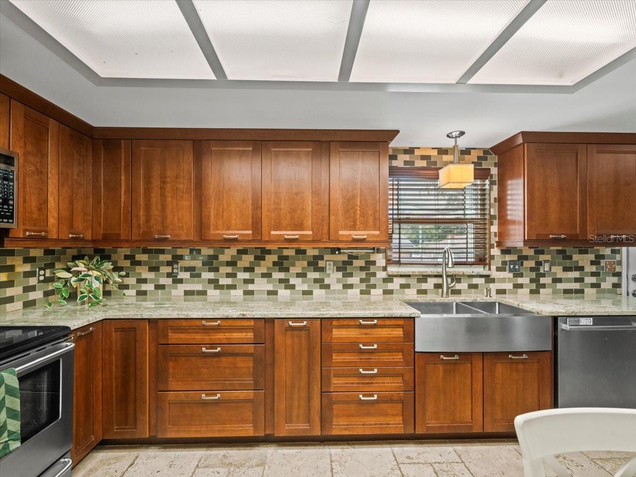 Listing photo id 15 for 10206 Hyaleah Road