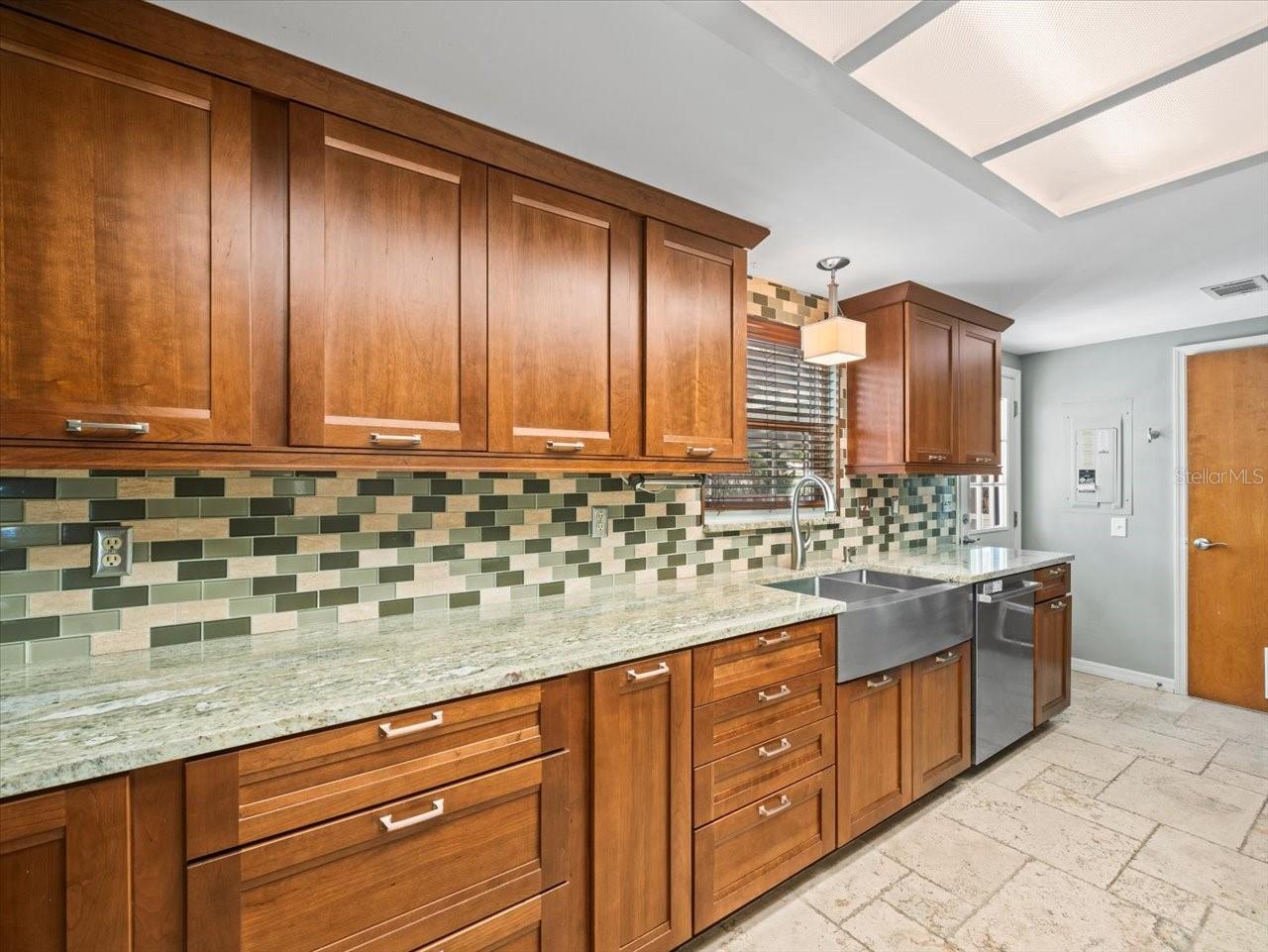 Listing photo id 16 for 10206 Hyaleah Road
