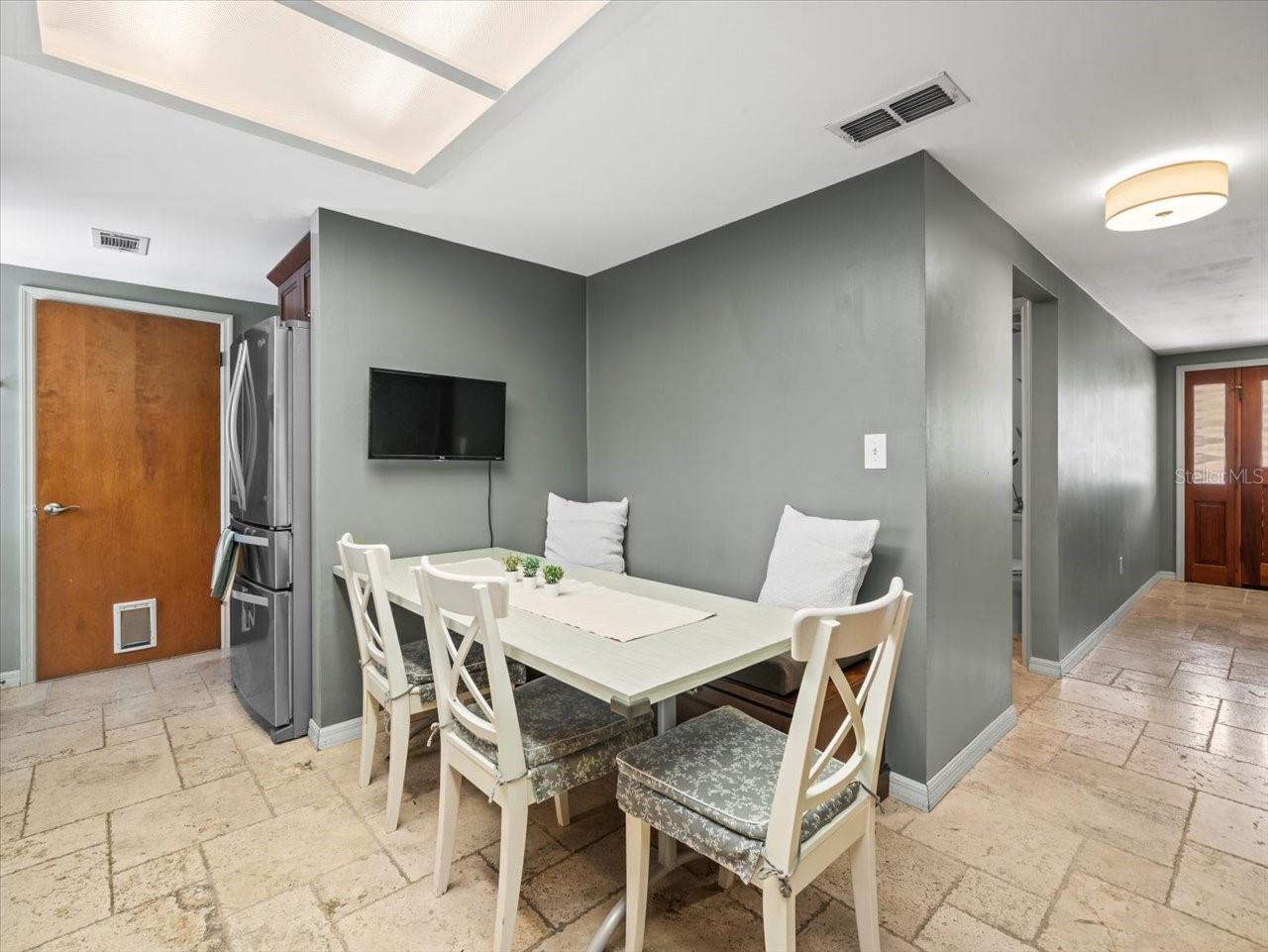 Listing photo id 17 for 10206 Hyaleah Road