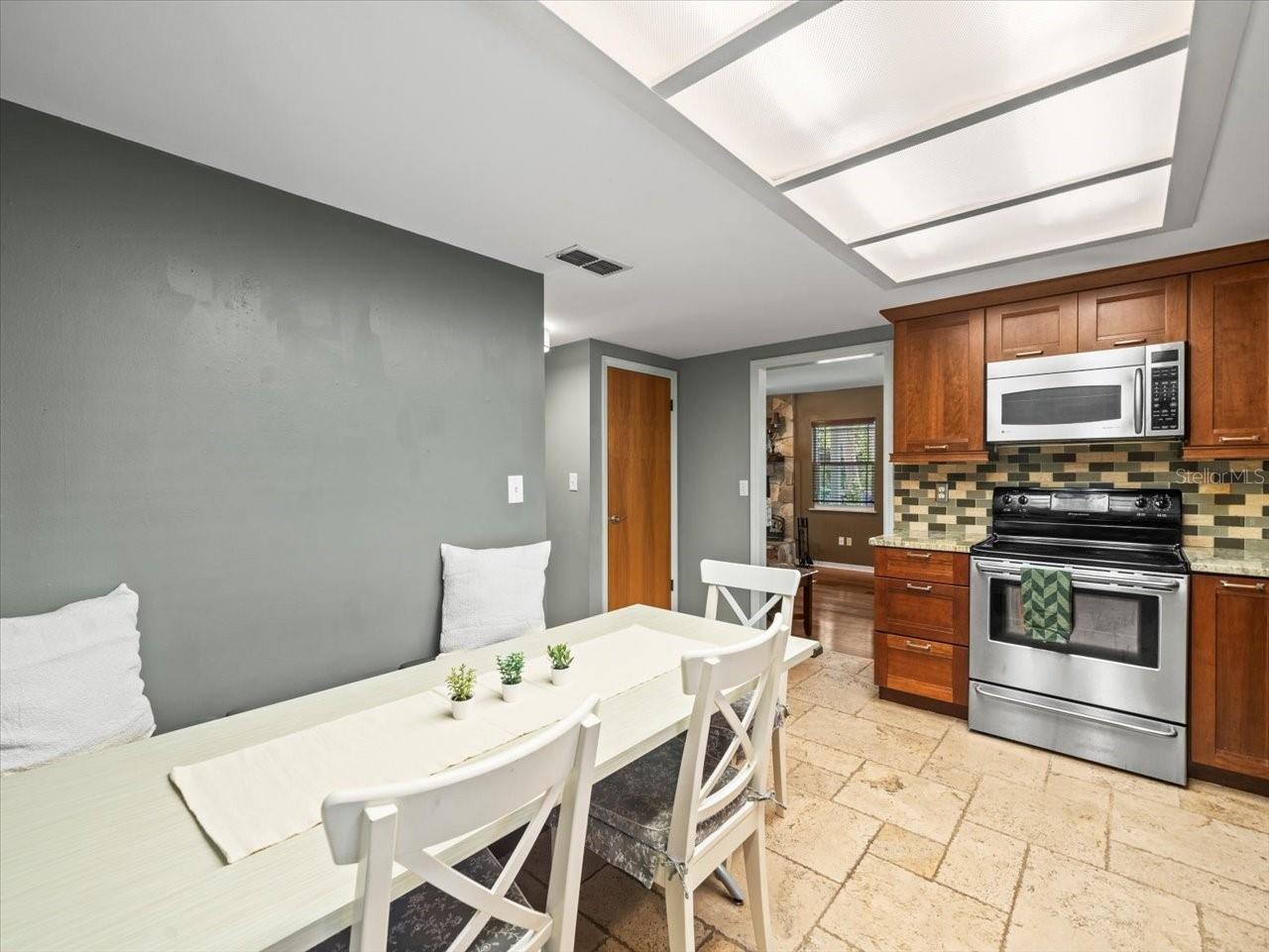 Listing photo id 18 for 10206 Hyaleah Road