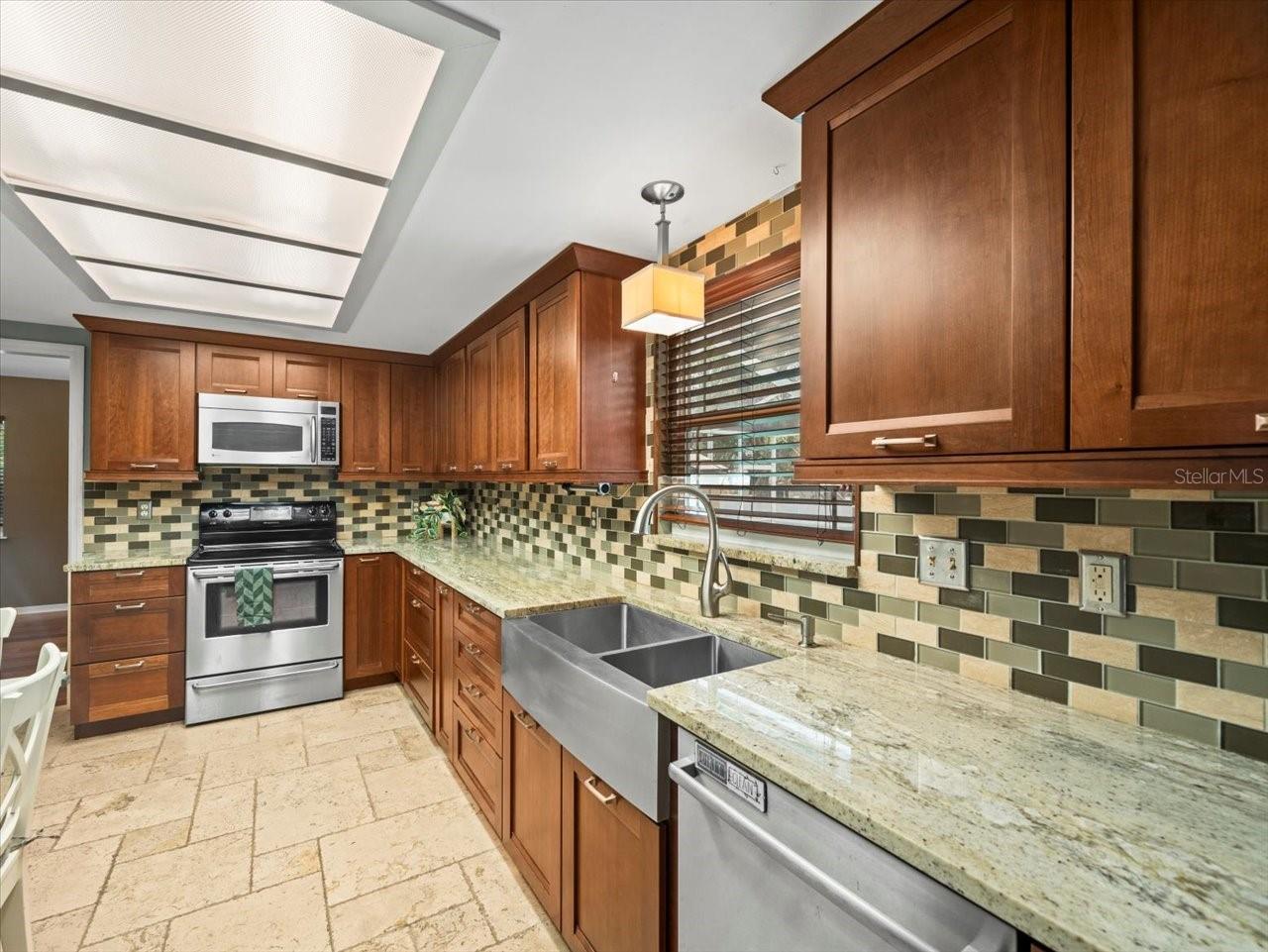 Listing photo id 19 for 10206 Hyaleah Road