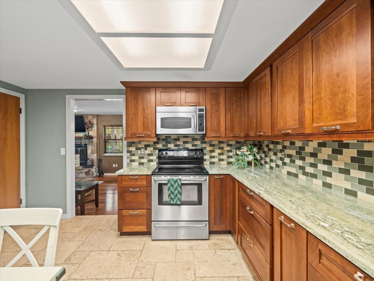 Listing photo id 21 for 10206 Hyaleah Road