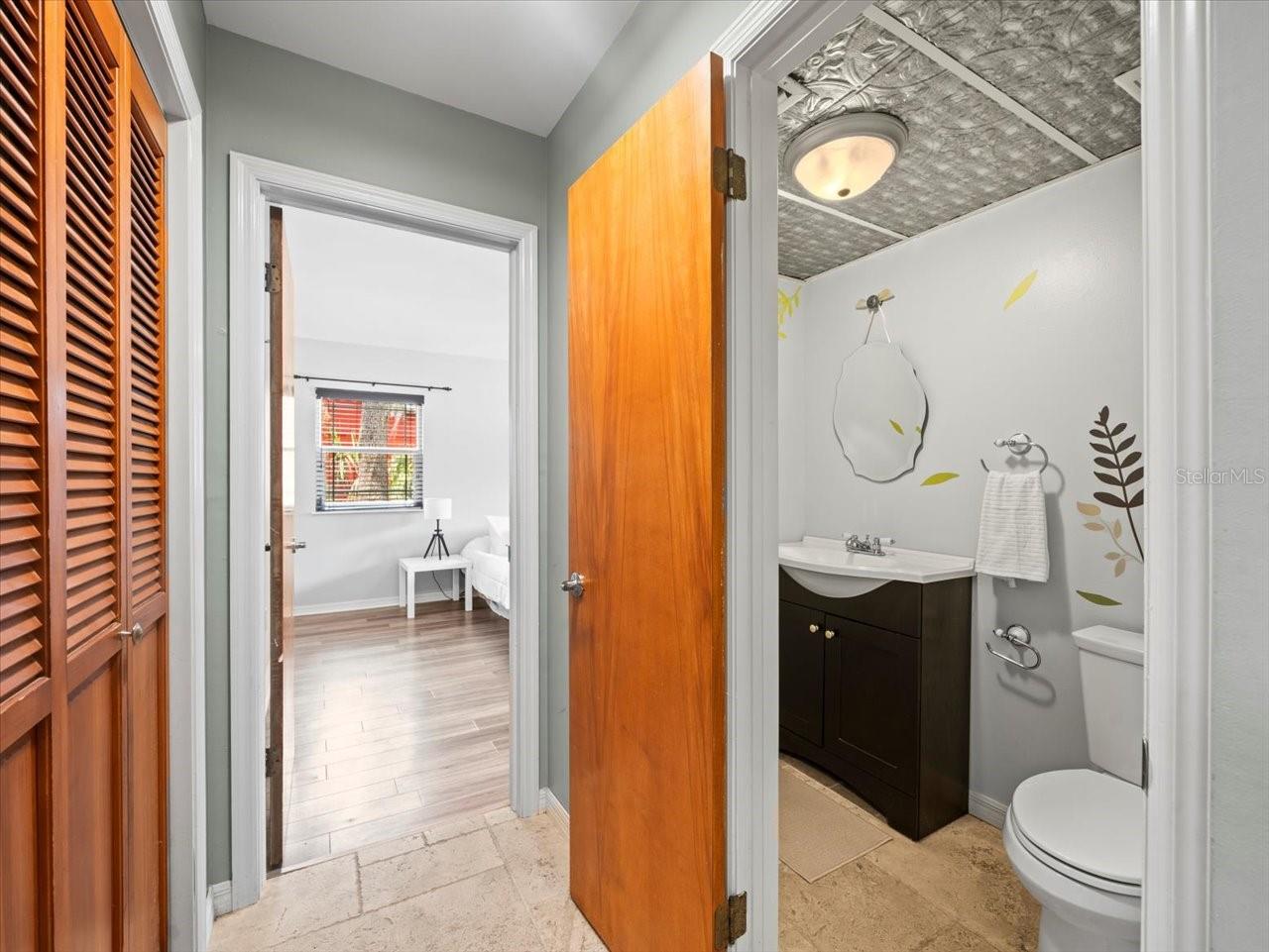 Listing photo id 24 for 10206 Hyaleah Road