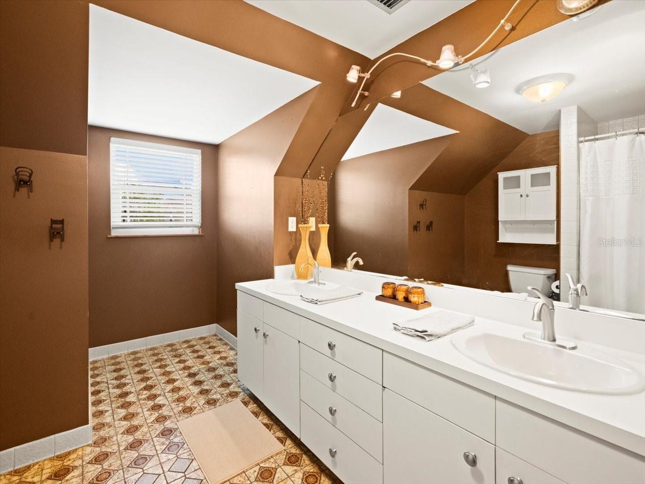 Listing photo id 34 for 10206 Hyaleah Road