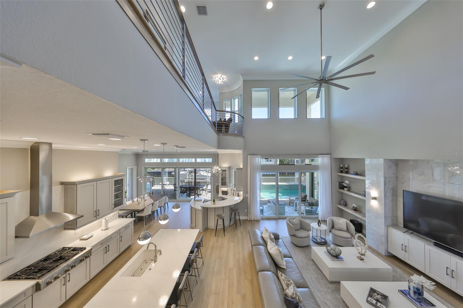 Listing photo id 10 for 715 Pinckney Drive