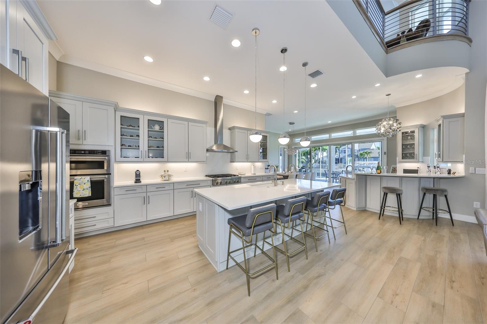 Listing photo id 11 for 715 Pinckney Drive