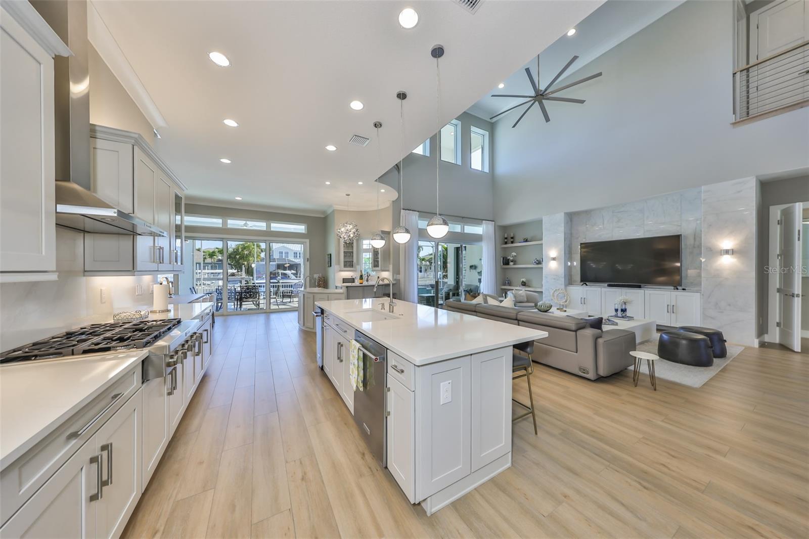 Listing photo id 12 for 715 Pinckney Drive