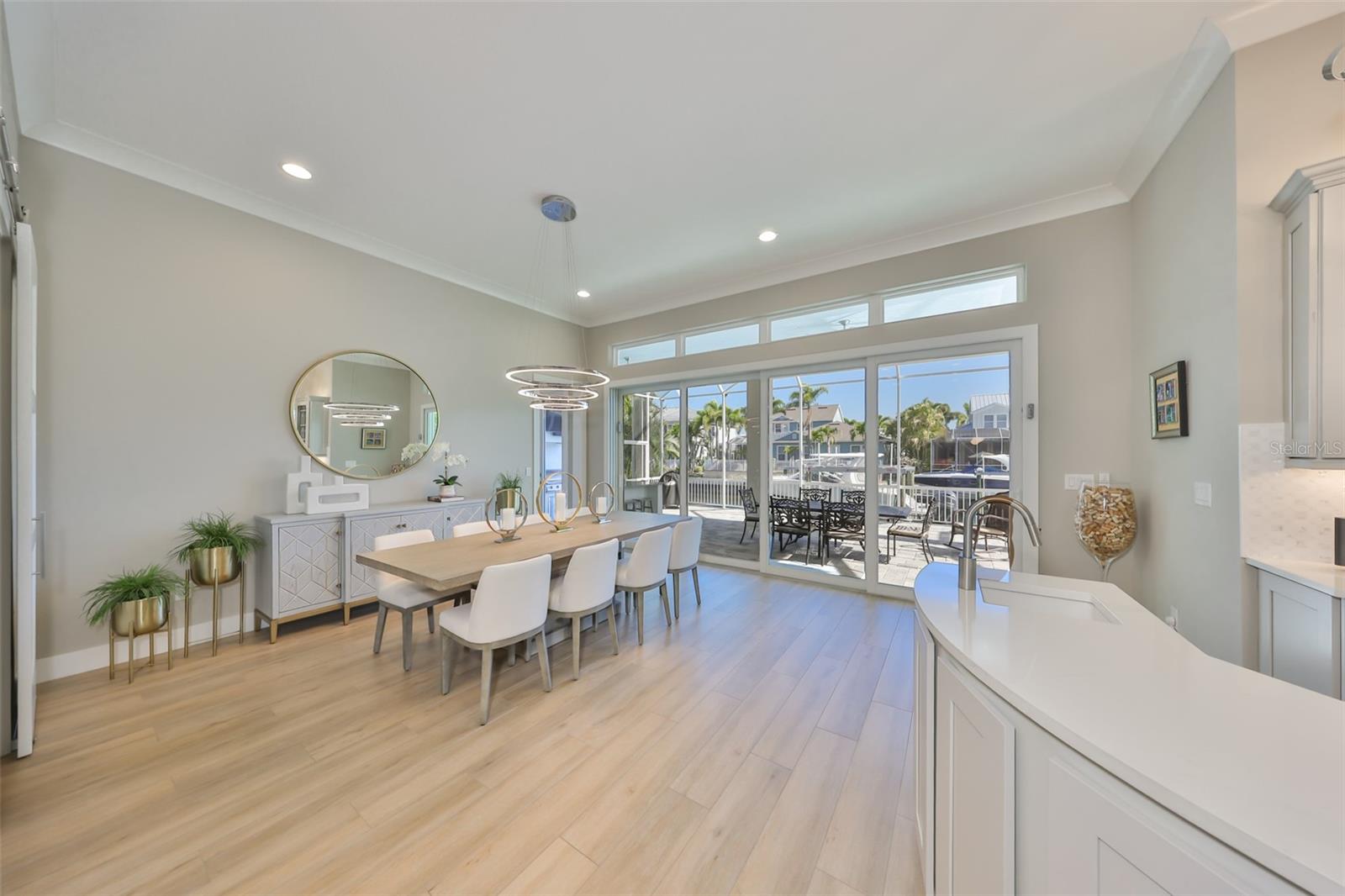 Listing photo id 14 for 715 Pinckney Drive