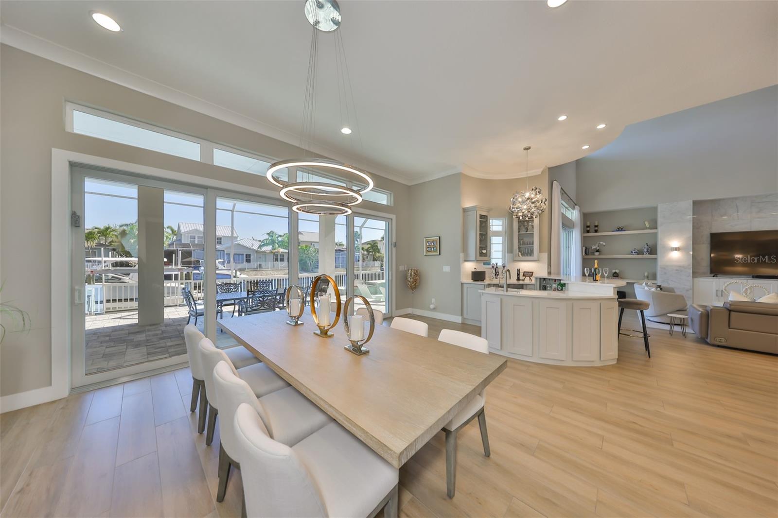 Listing photo id 15 for 715 Pinckney Drive