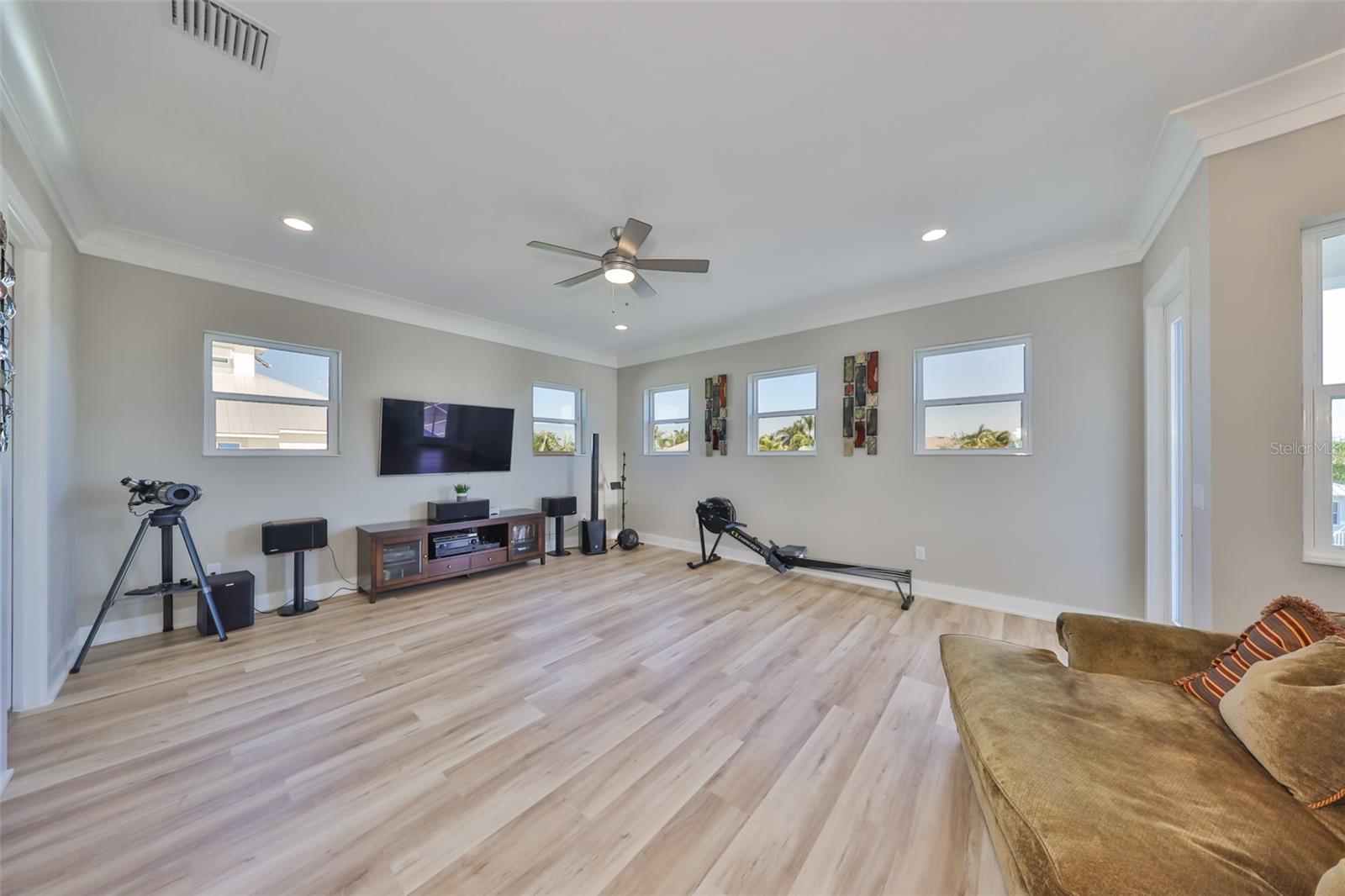 Listing photo id 43 for 715 Pinckney Drive