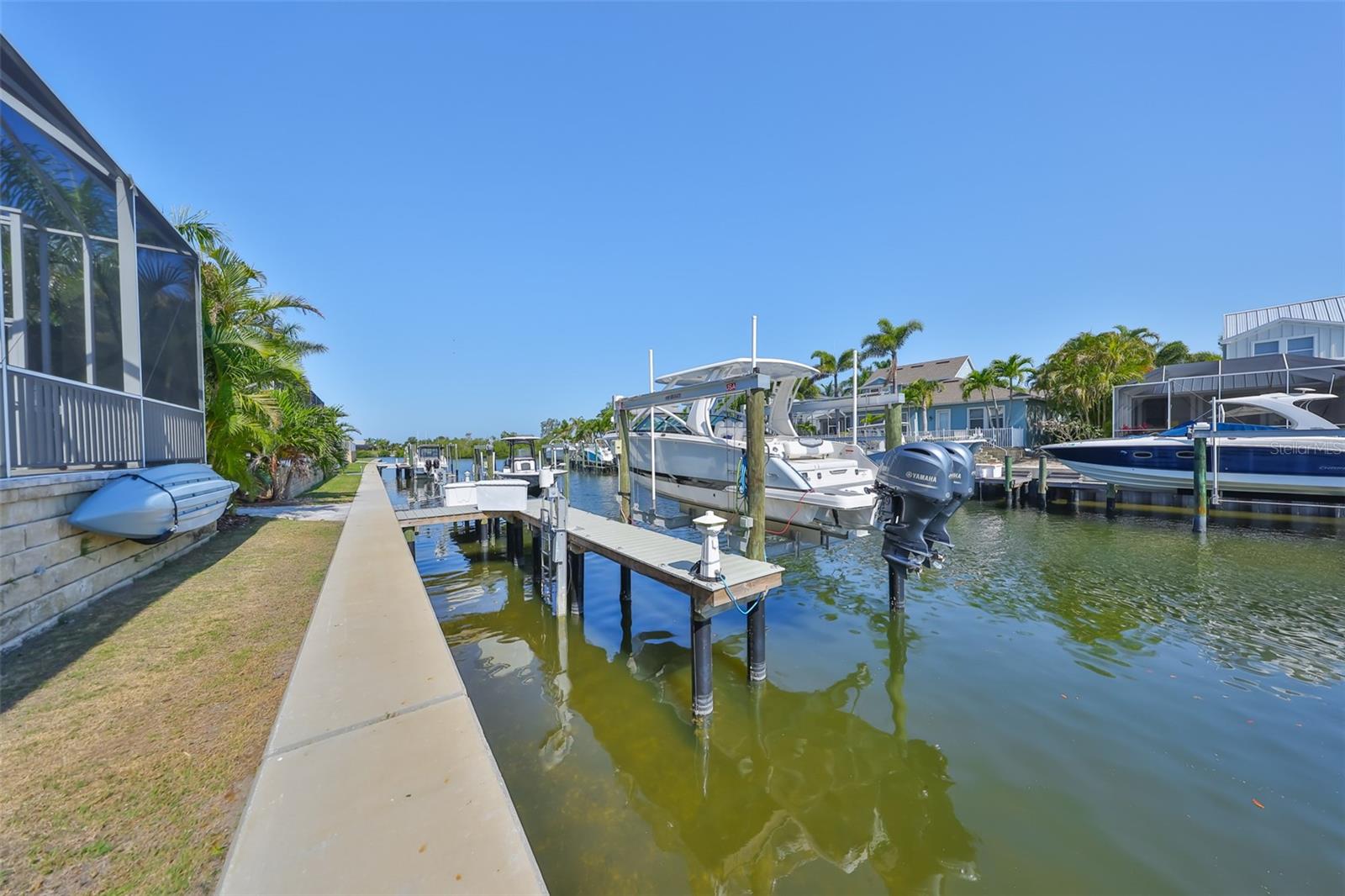 Listing photo id 3 for 715 Pinckney Drive