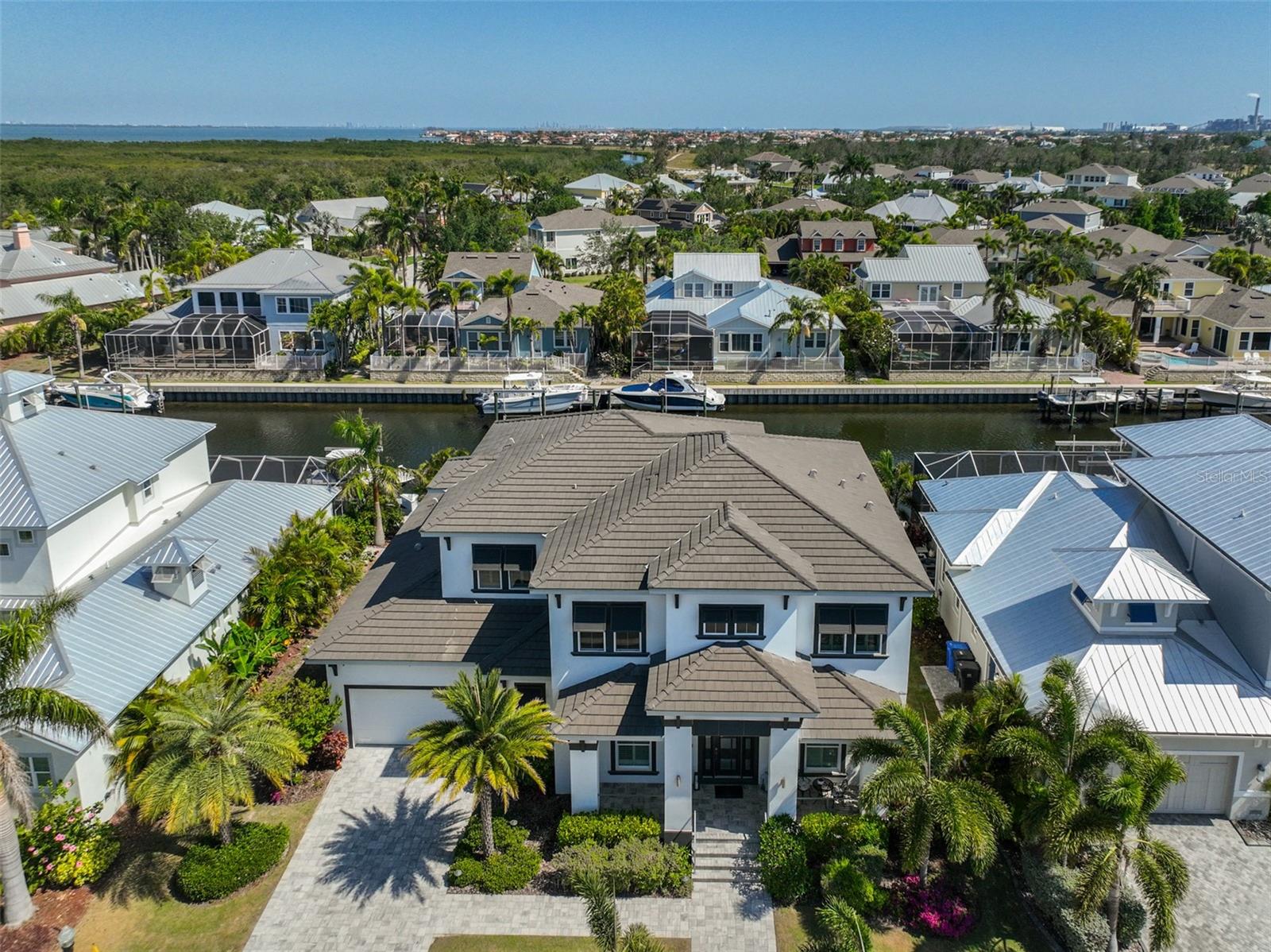 Listing photo id 4 for 715 Pinckney Drive