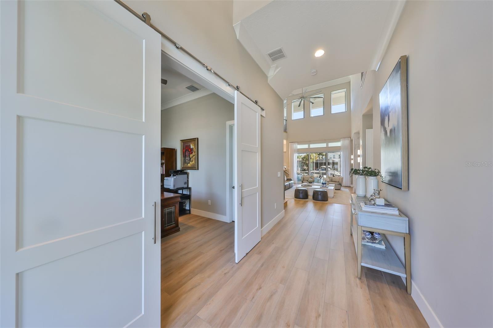 Listing photo id 6 for 715 Pinckney Drive