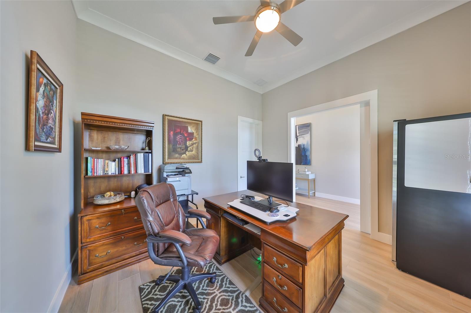 Listing photo id 7 for 715 Pinckney Drive