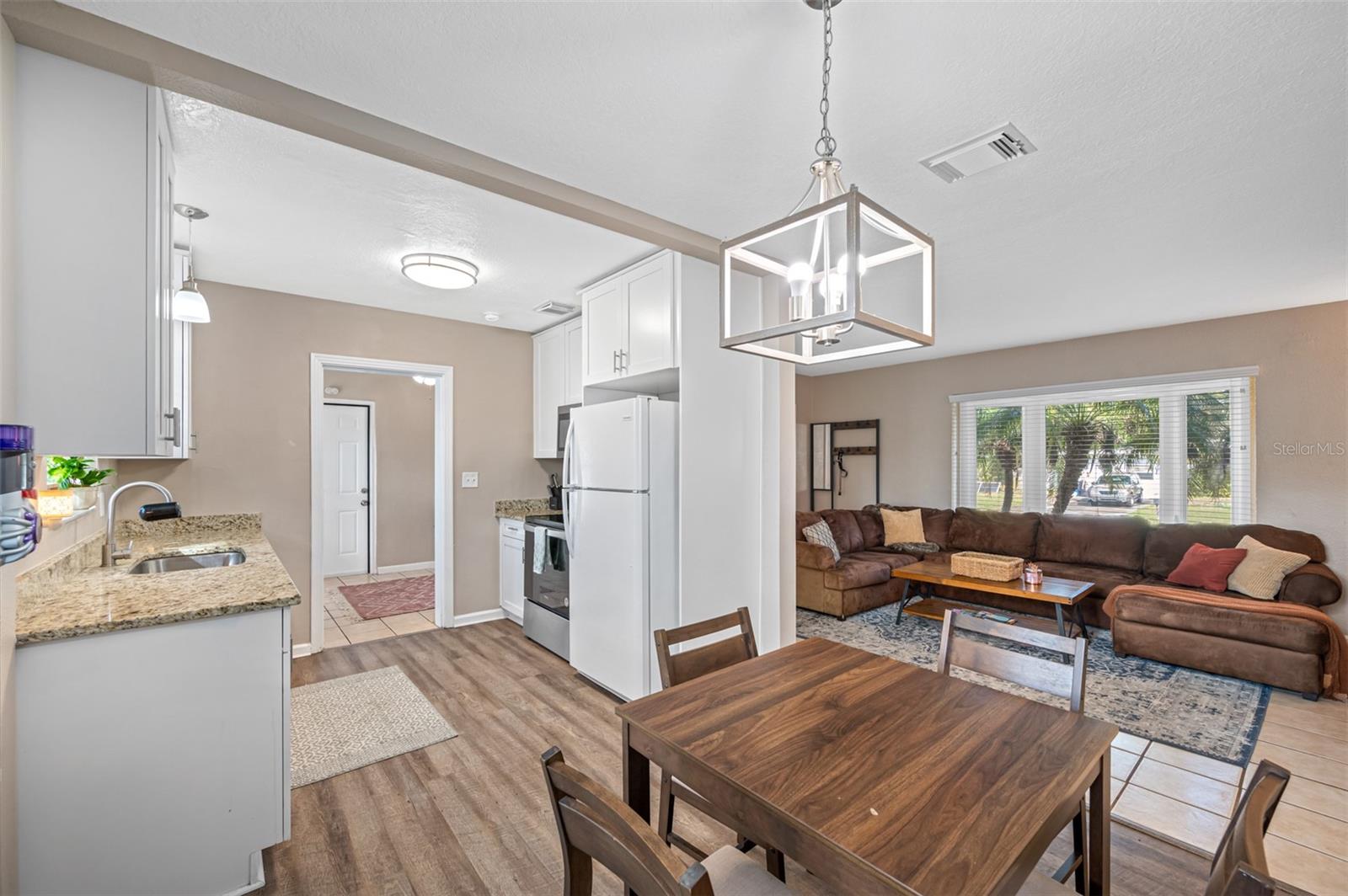 Listing photo id 10 for 1411 Pinebrook Drive