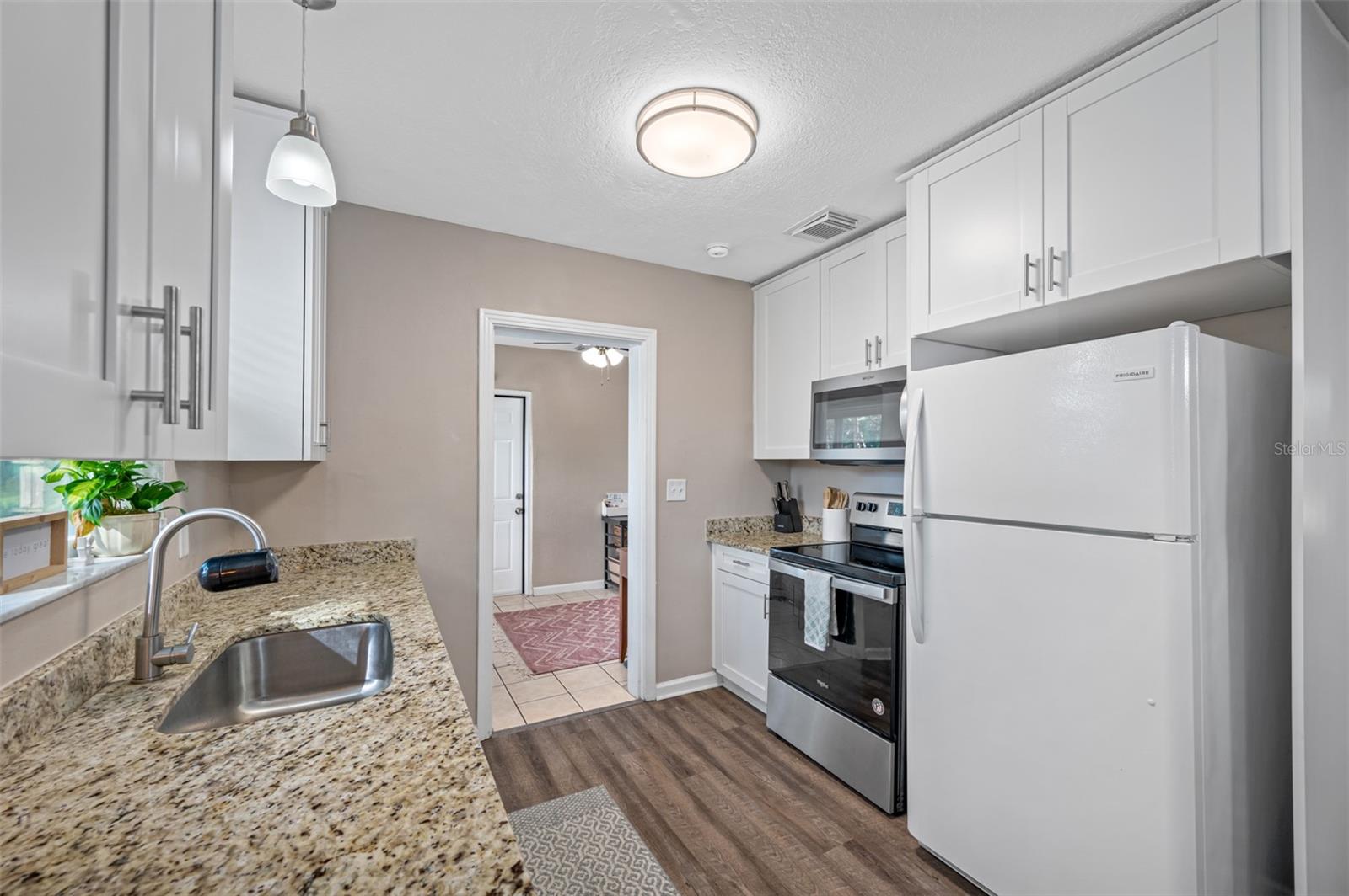 Listing photo id 11 for 1411 Pinebrook Drive
