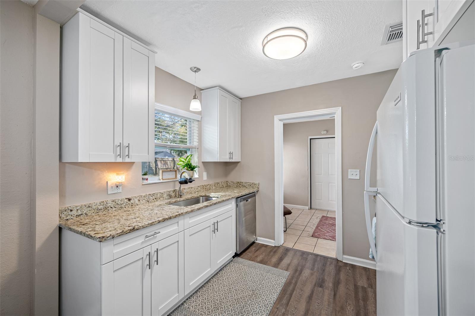 Listing photo id 12 for 1411 Pinebrook Drive