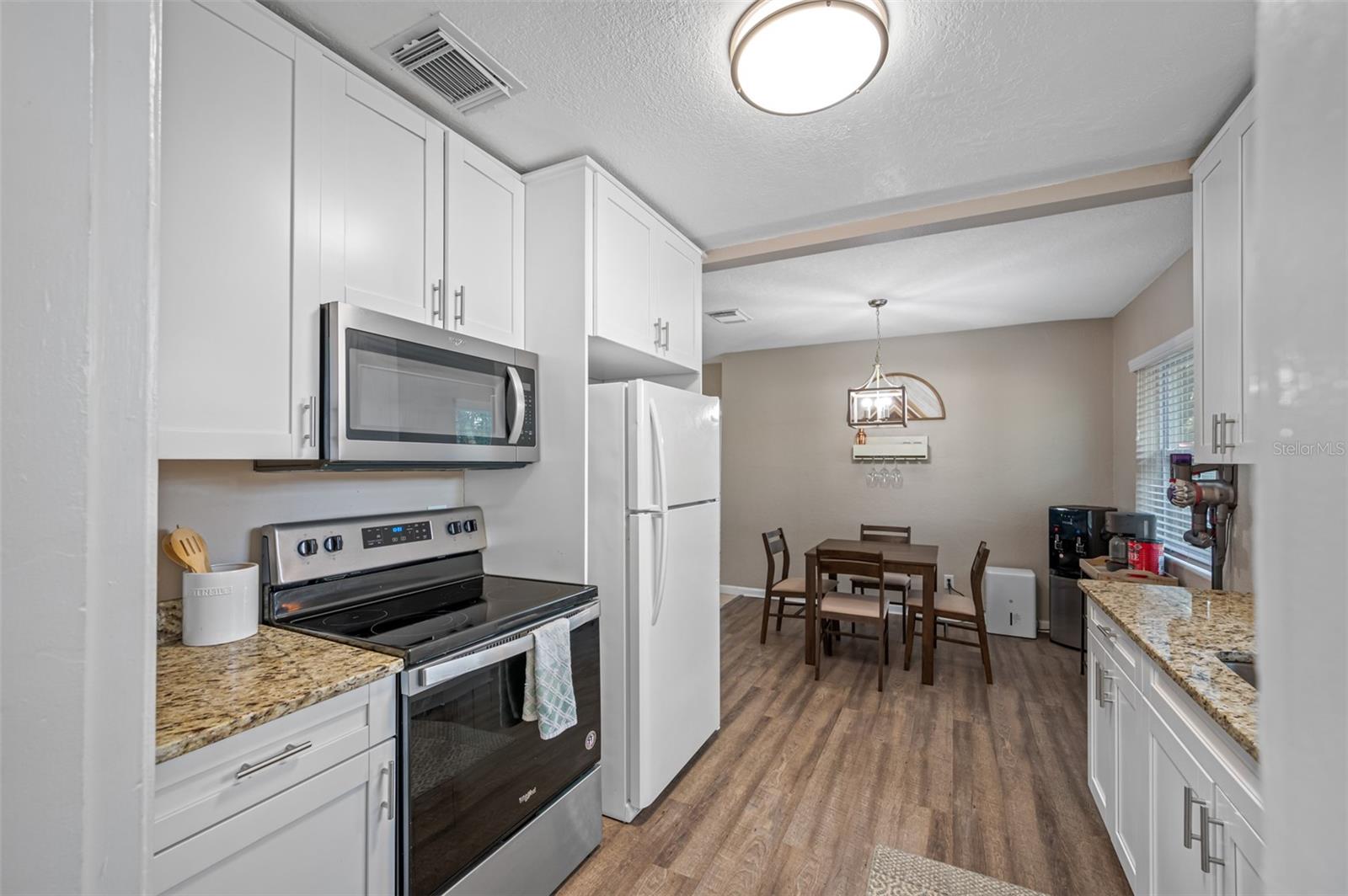 Listing photo id 14 for 1411 Pinebrook Drive