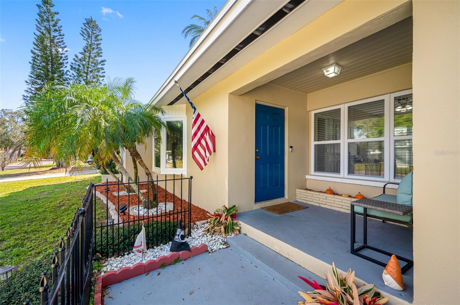 Listing photo id 2 for 1411 Pinebrook Drive