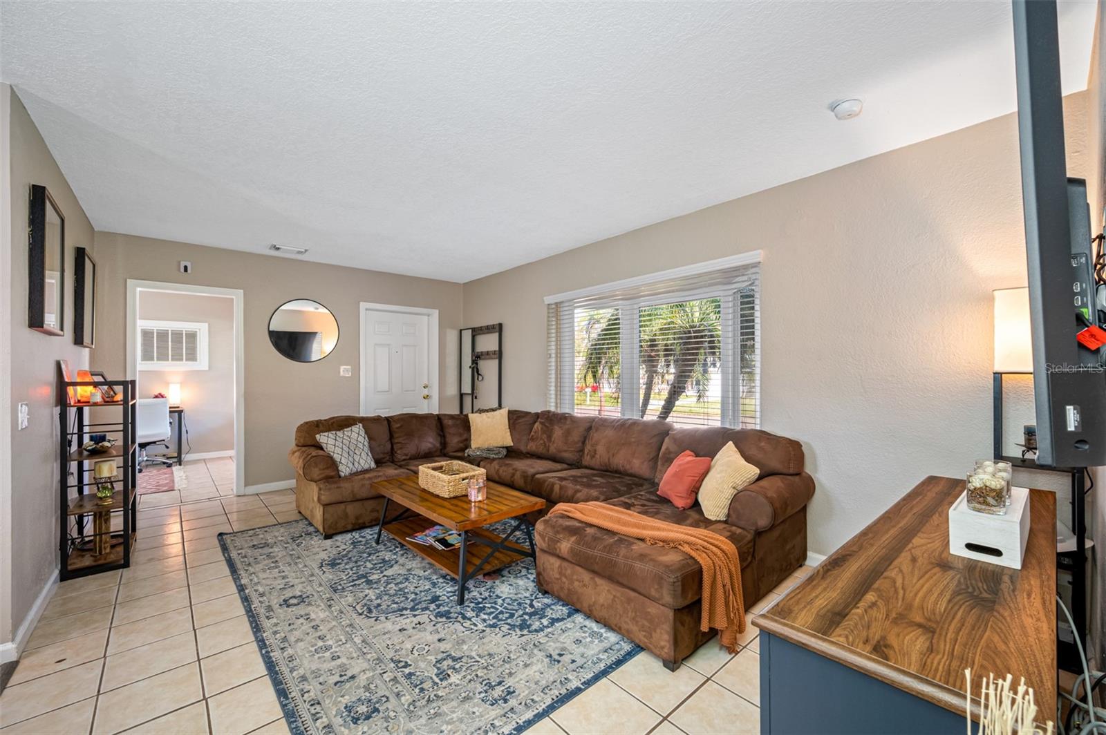 Listing photo id 3 for 1411 Pinebrook Drive