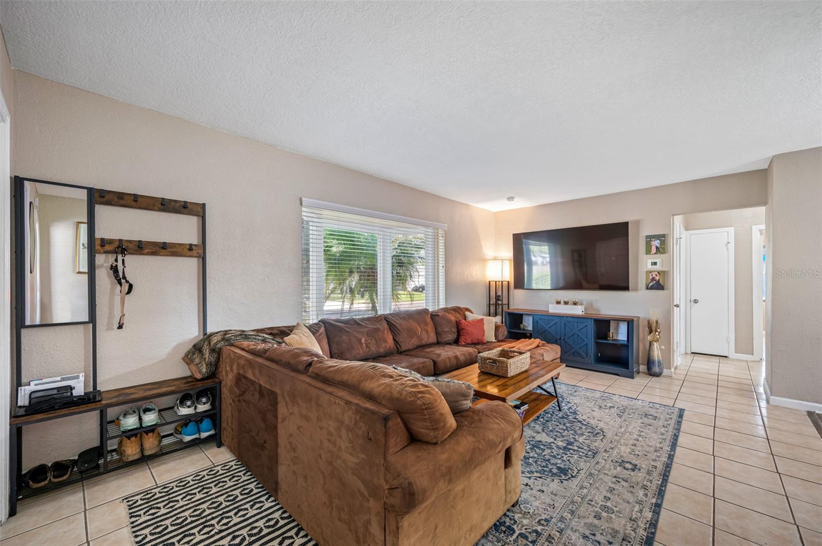Listing photo id 4 for 1411 Pinebrook Drive