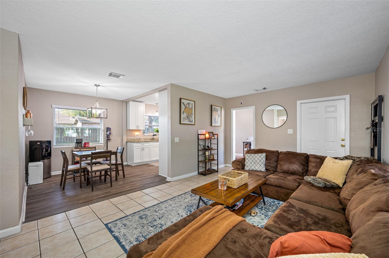 Listing photo id 6 for 1411 Pinebrook Drive