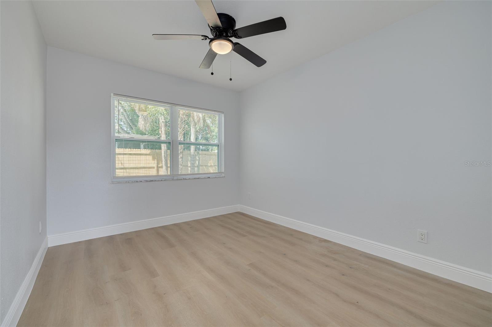 Image 23 of 35 For 2156 Greenbriar Boulevard