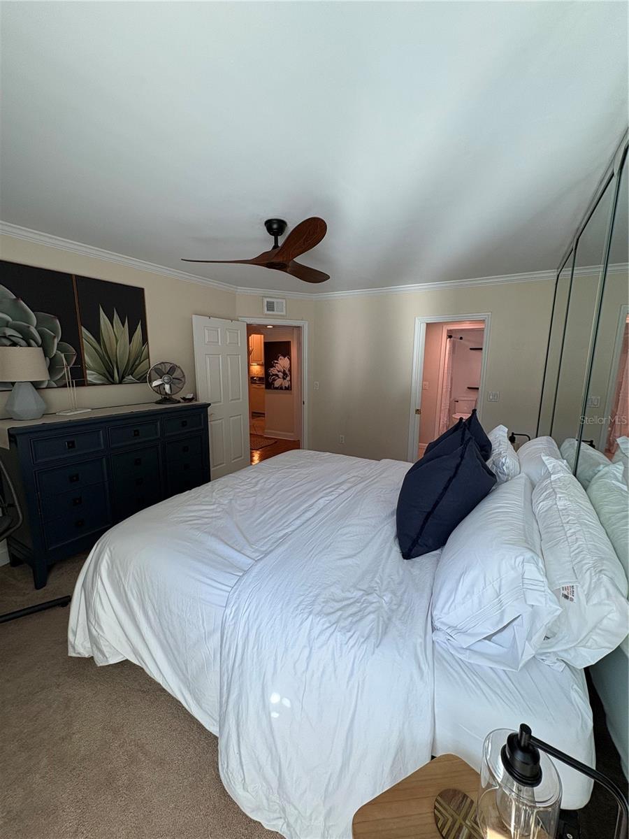 Image 19 of 37 For 3325 Bayshore Boulevard B27