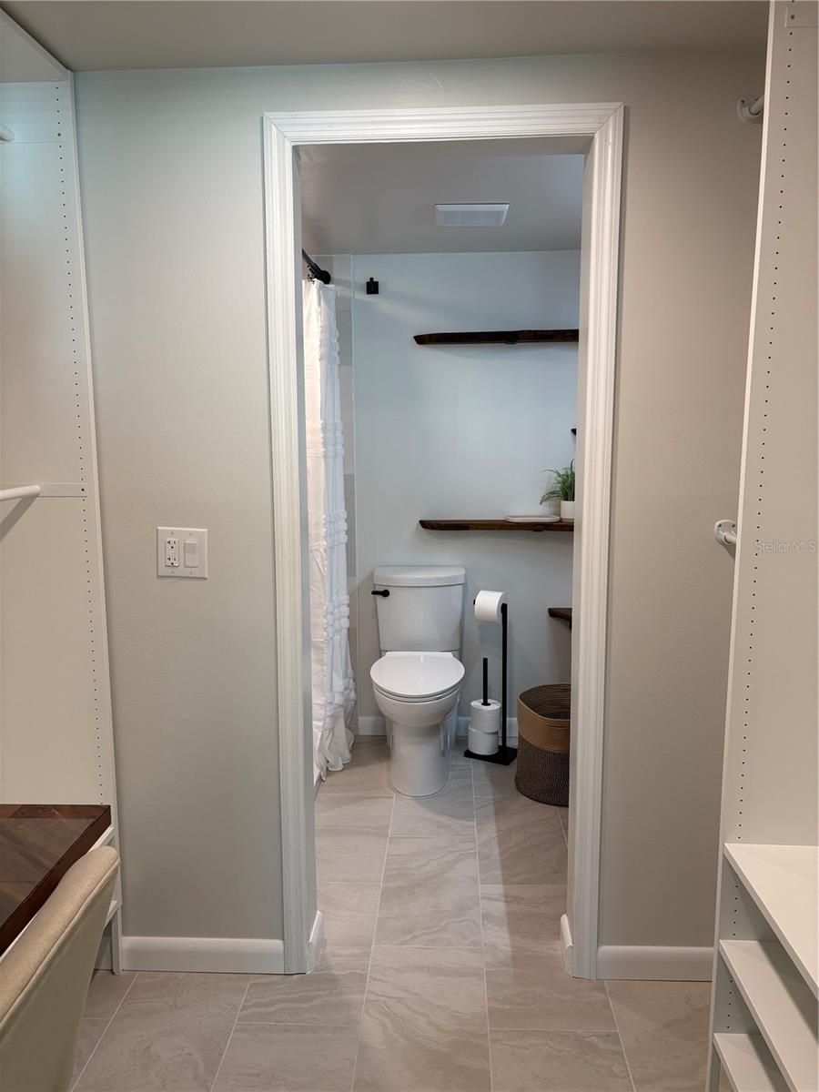 Image 21 of 37 For 3325 Bayshore Boulevard B27