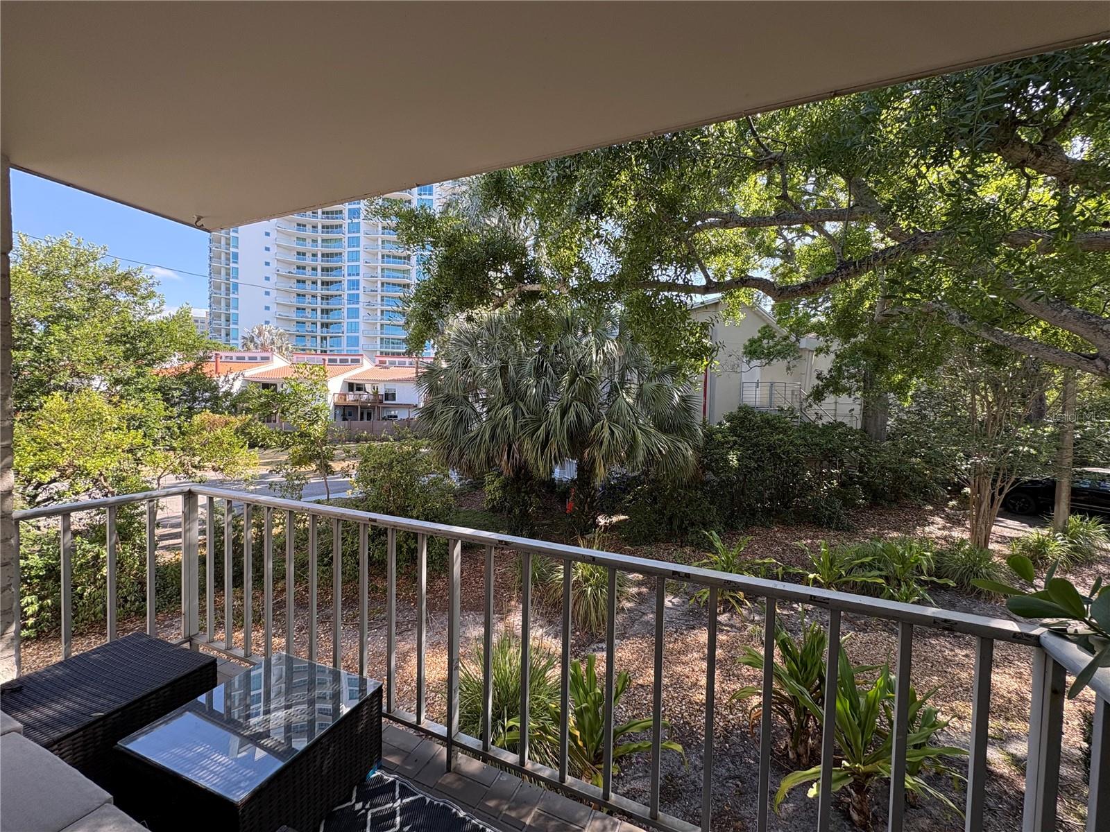 Image 29 of 37 For 3325 Bayshore Boulevard B27
