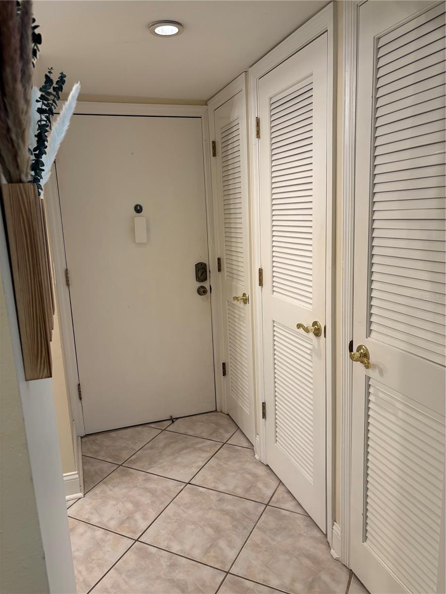 Image 3 of 37 For 3325 Bayshore Boulevard B27