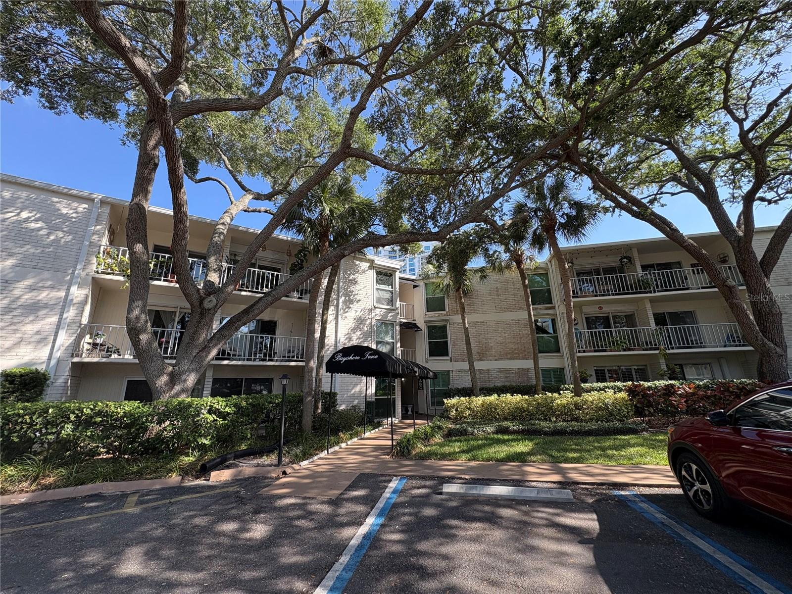 Image 35 of 37 For 3325 Bayshore Boulevard B27