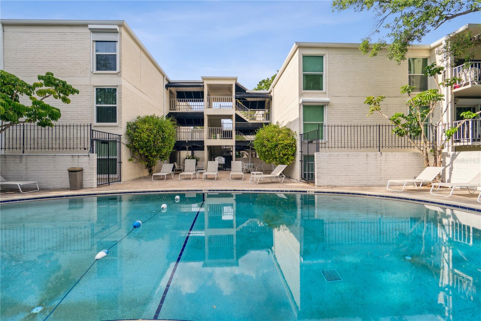 Image 36 of 37 For 3325 Bayshore Boulevard B27