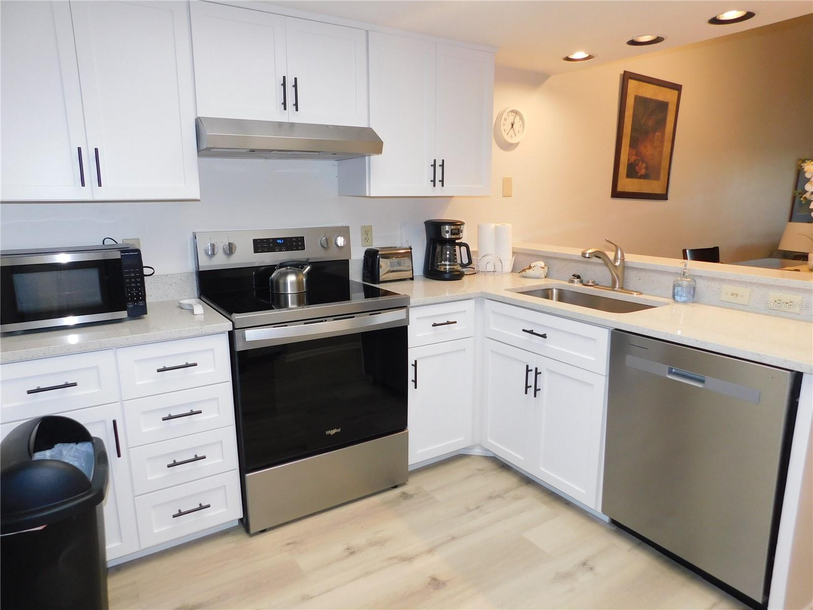 Image 12 of 29 For 218 Woodlake Wynde  218