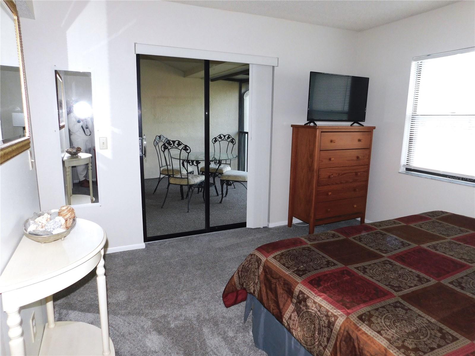 Image 22 of 29 For 218 Woodlake Wynde  218